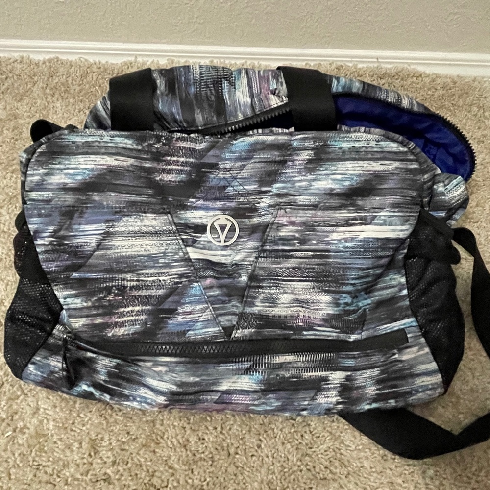 ivivva (by Lululemon) girls duffle bag